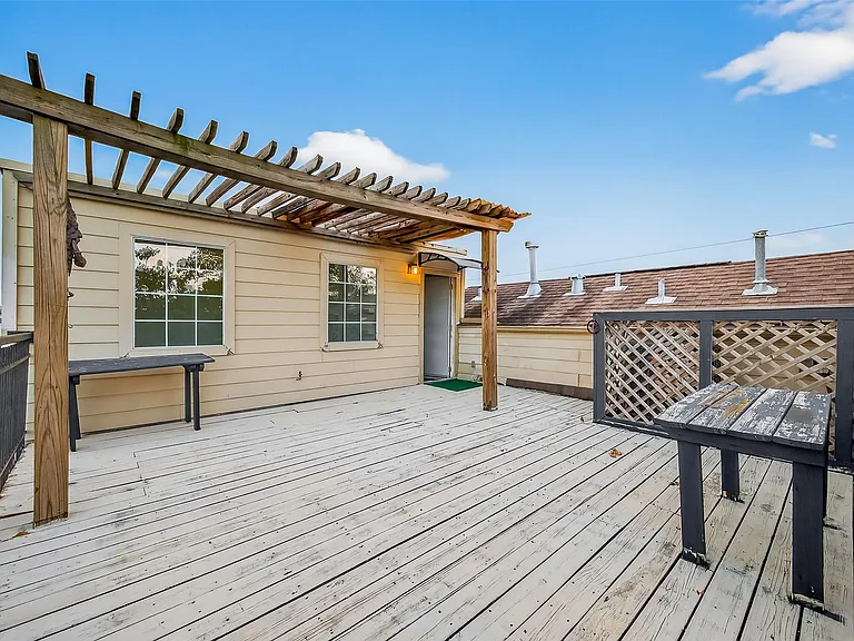 1015 Stanford St — Photo 48