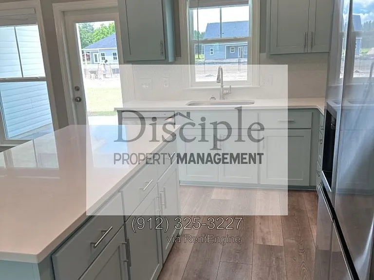 79 Ennis Rd — Photo 10