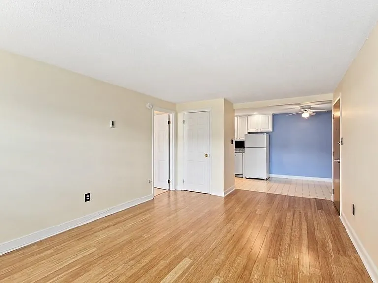 8 Old Colony Ln #10 — Photo 11
