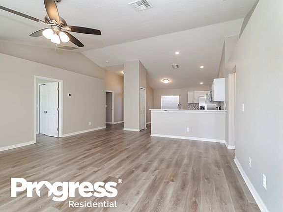 4th image of 4606 Woodford Dr