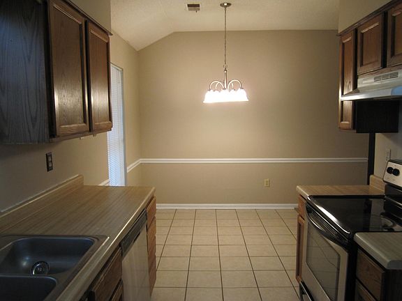 4th image of 2750 Van Der Veer Dr