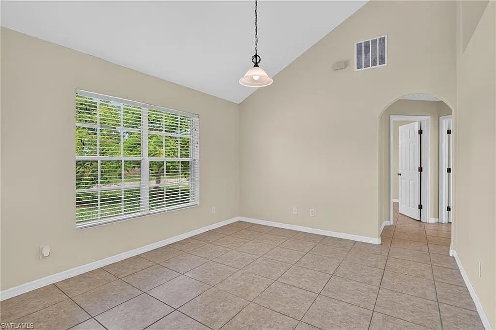3 bed, 2.0 bath, 1820 sqft, $2,100 — Photo 4