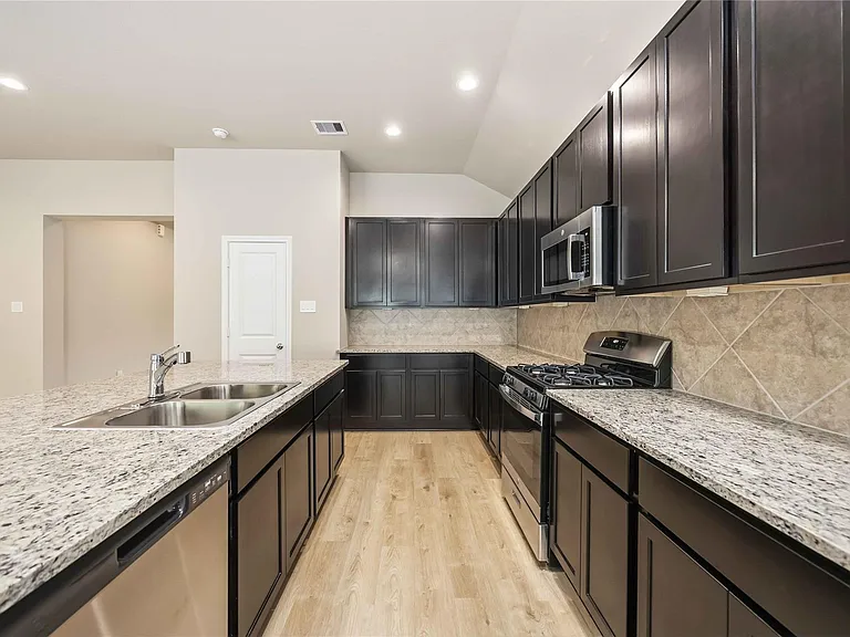 3915 Sugardale St — Photo 10
