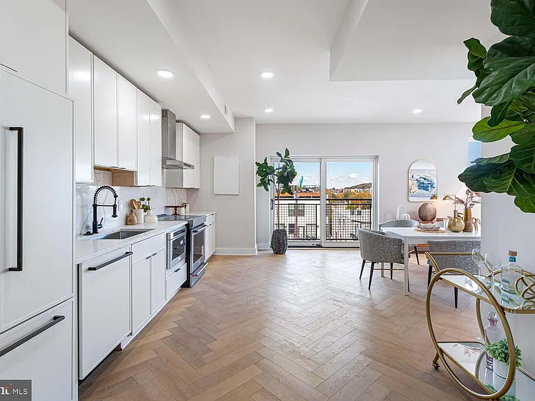 1516 E Capitol St NE — Photo 4