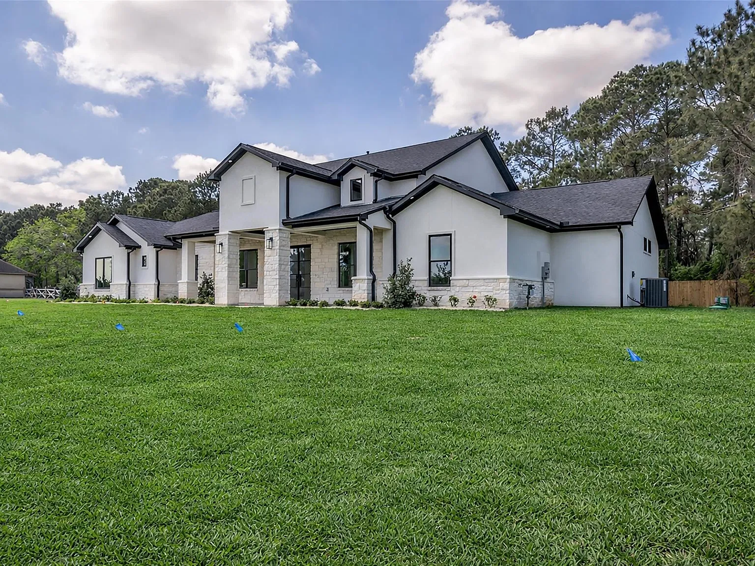 5 bed, 5.0 bath, 4454 sqft, $8,000 — Photo 2