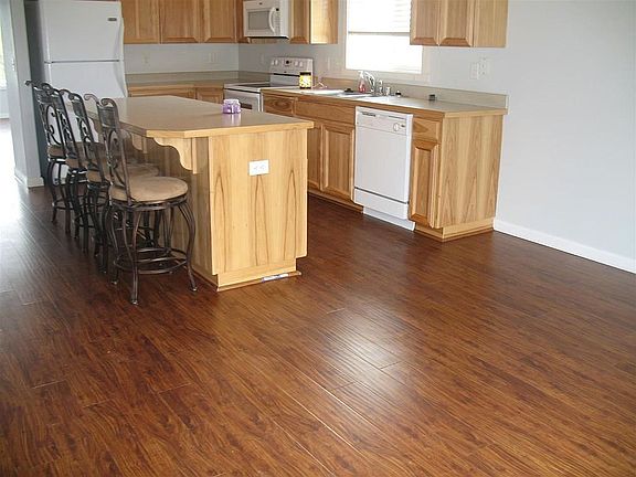 3rd image of 13405 Whitetip Ave