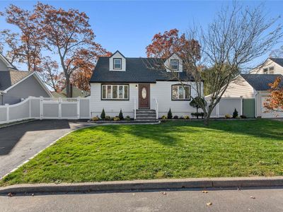409 N Hamilton Avenue, Lindenhurst, NY, 11757