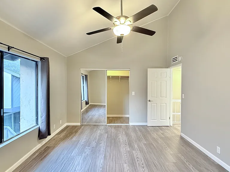 2135 E Valley Pkwy #33 — Photo 24