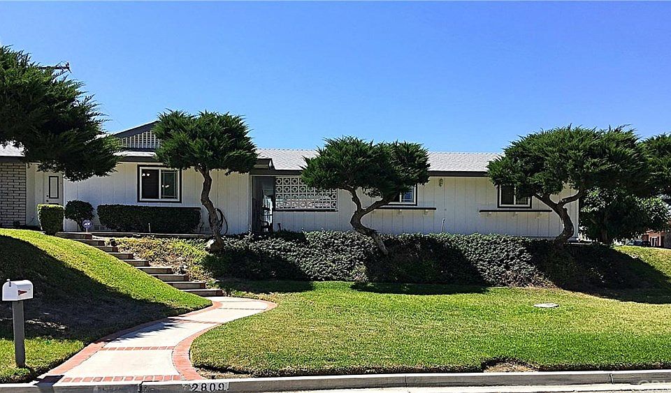 1st image of 2809 Vista Way