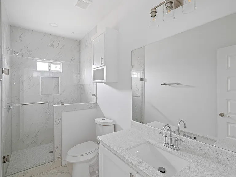 11304 N 25th St #4 — Photo 8