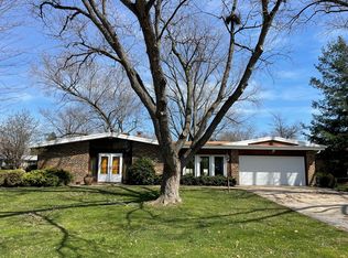 700 McClaran Ave, Aurora, IL 60506