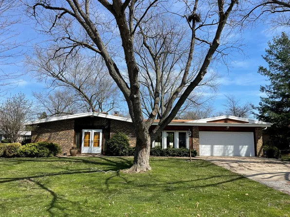 700 McClaran Ave, Aurora, IL 60506