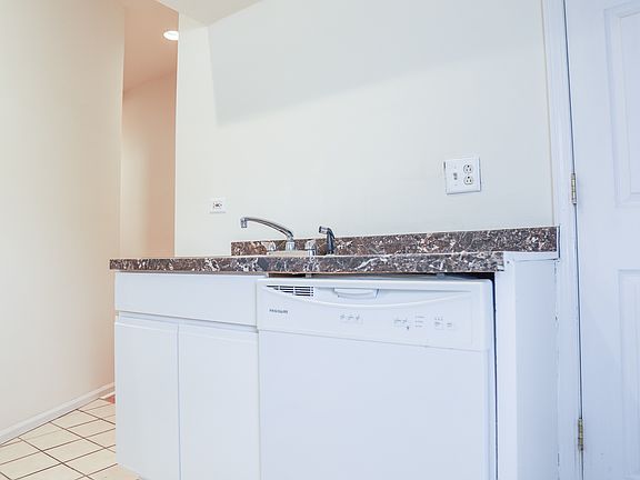 2nd image of 2552 W Eastwood Ave #1E