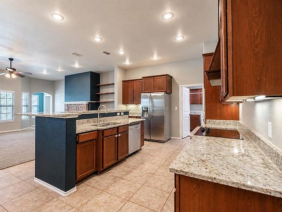 3rd image of 614 Dimaggio Ct