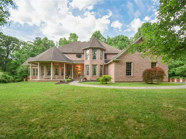 2754 Arabian Dr, Hubbard, OH 44425