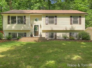 6099 Oak Valley Dr NE, Belmont, MI 49306