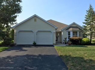 2 Rosewood Dr, Lakewood, NJ 08701
