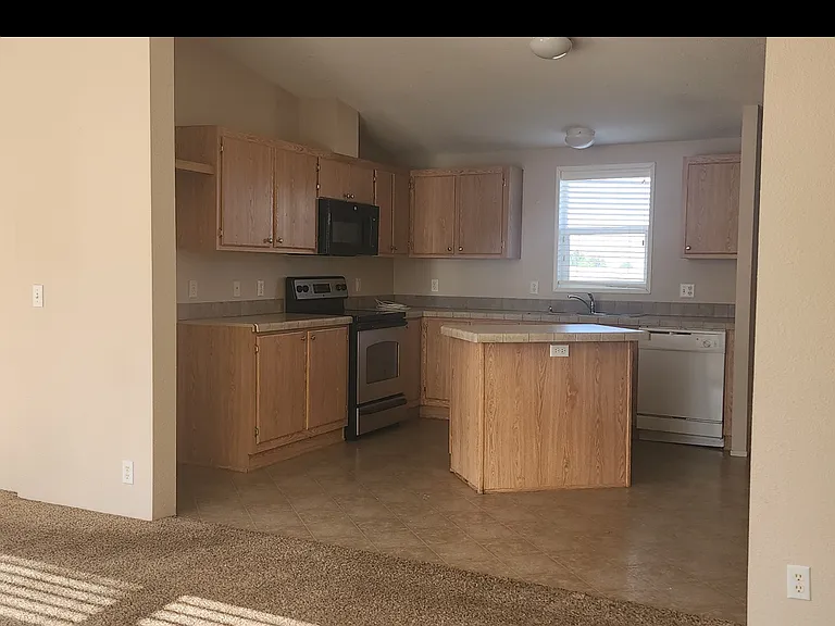 12262 Kaufman Rd NE — Photo 7