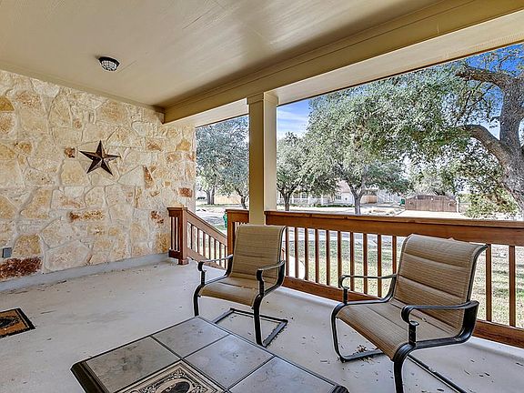 4th image of 109 Leaning Oak Cir