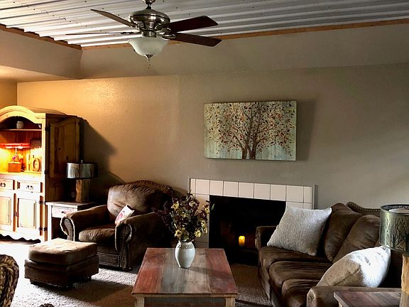 4th image of 924 Meadowlark Dr