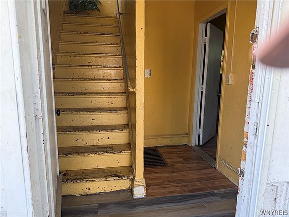 4th image of 27 Cayuga St