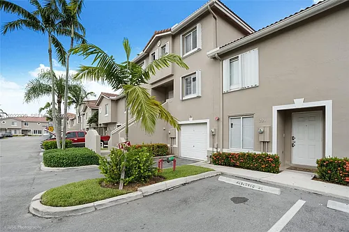 221 Riviera Cir Photo 1