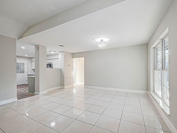 4th image of 24026 Tayloe House Ln