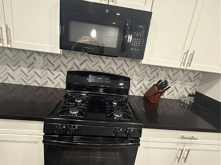 1542 Tilman Ln — Photo 3