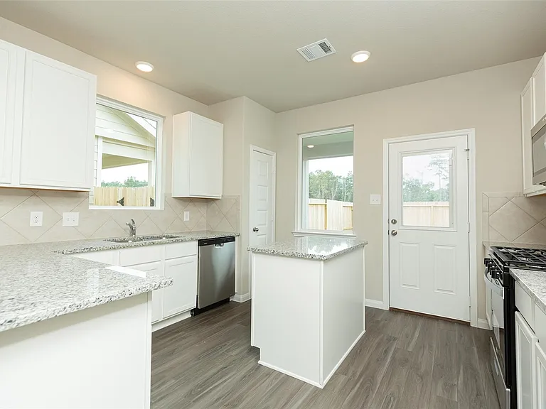 2906 Briggs Dr — Photo 5