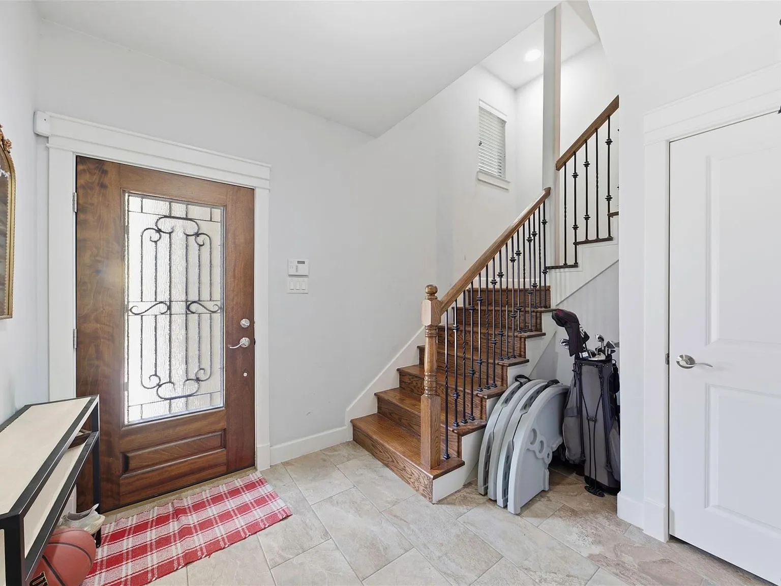 3 bed, 3.5 bath, 1990 sqft, $3,200 — Photo 3