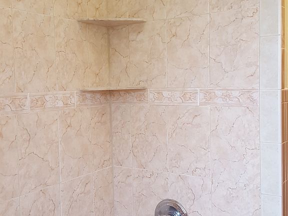 4th image of 133 Glenwood Ave APT 2