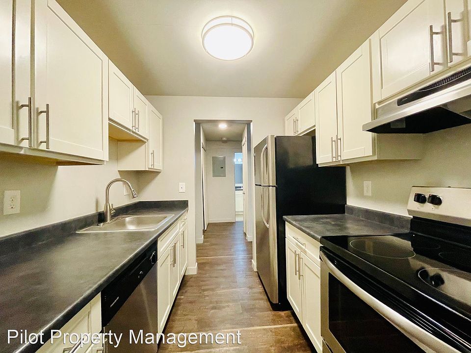 1st image of 3032 NE 140th St APT 204