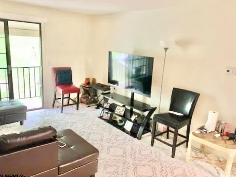118 Sussex Pl #118 — Photo 3