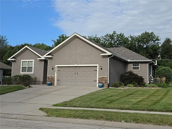 2nd image of 6200 N Green Hills Ln