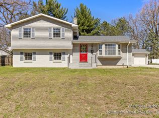 929 Oakcrest St SW, Wyoming, MI 49509