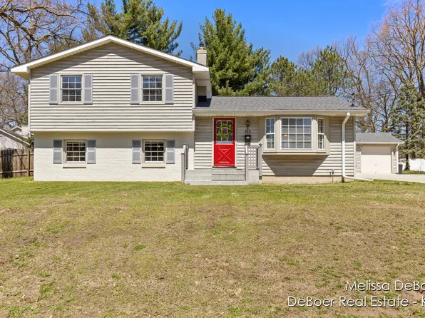 929 Oakcrest St SW, Wyoming, MI 49509