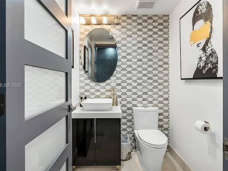 5875 Collins Ave #1807 — Photo 39