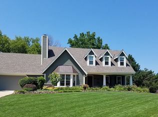 4555 S Sommerset Dr, New Berlin, WI 53151
