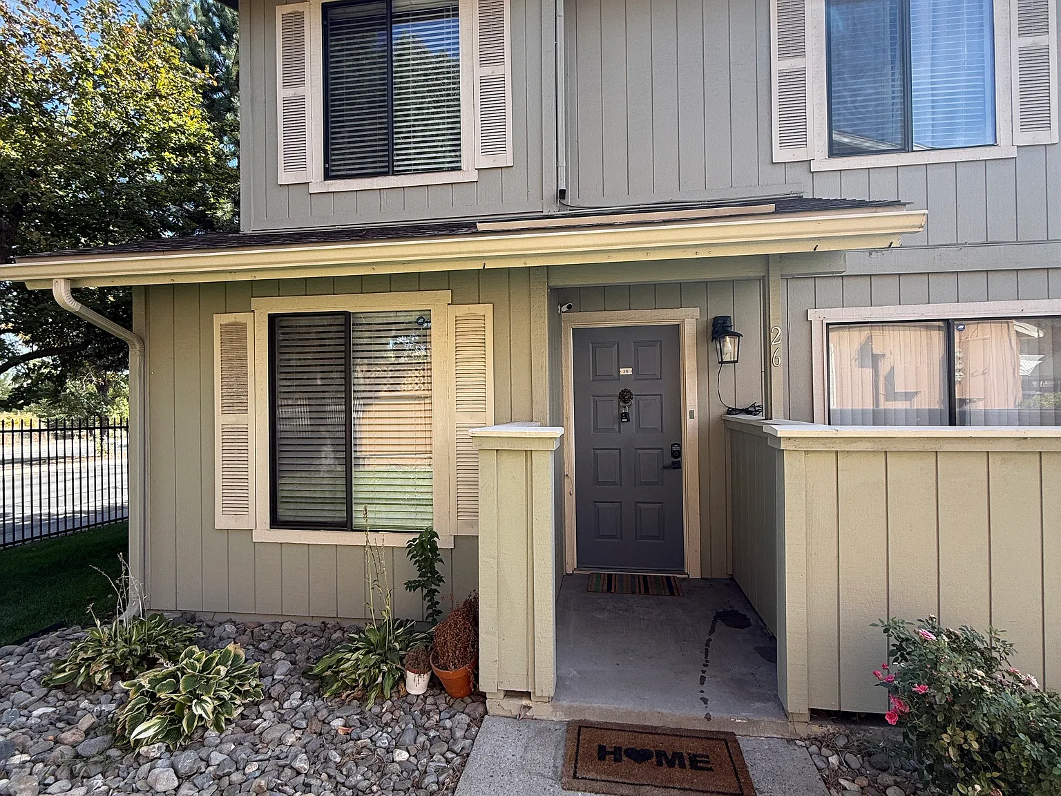 2 bed, 2.5 bath, 1198 sqft, $2,400 — Photo 2