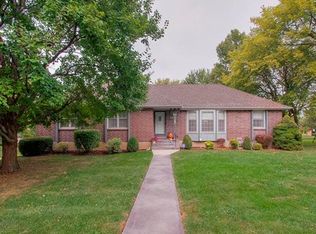 804 Falcon Dr, Harrisonville, MO 64701