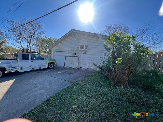 2nd image of 302 S Lavaca St