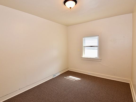 4th image of 825 Burton Ave