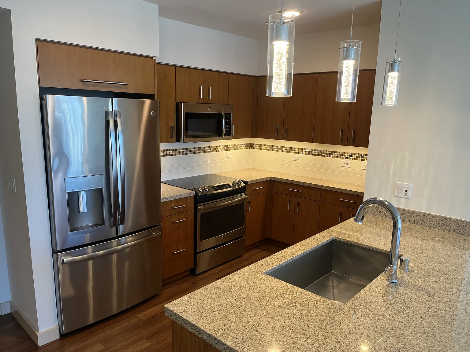 555 South St — Photo 2
