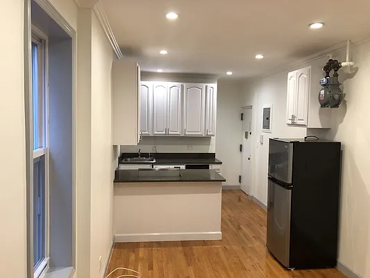 Rented by Skyline Realty LLC II | media 11