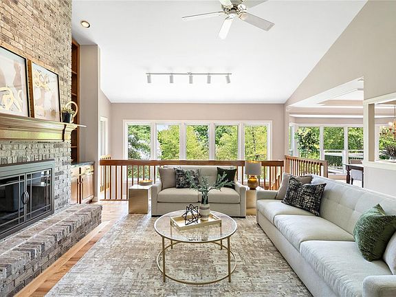 4th image of 1364 Conway Oaks Dr