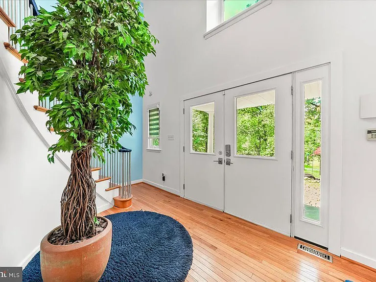 482 Gypsy Ln — Photo 4