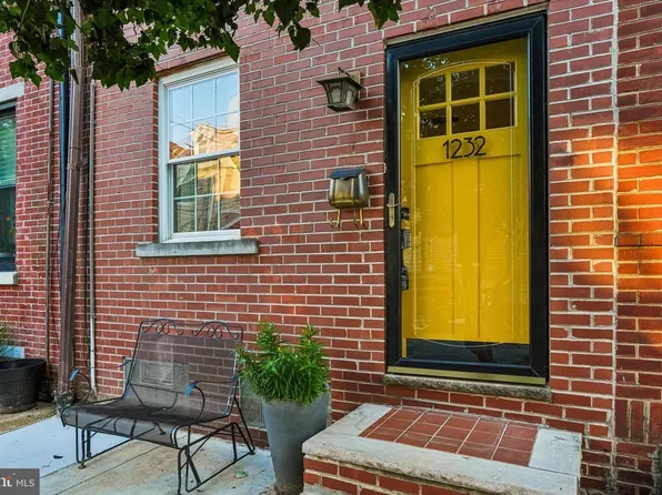 1232 Crease St, Philadelphia, PA 19125