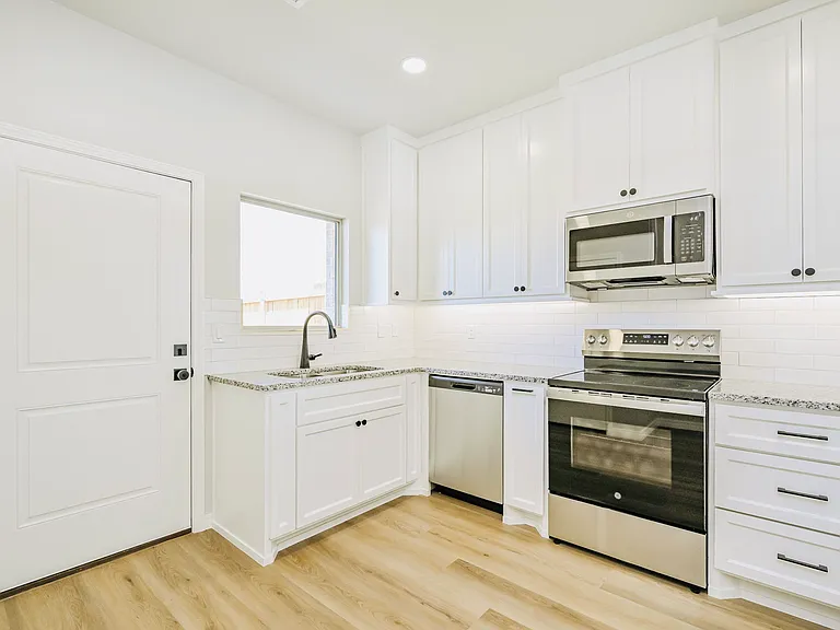19150 Mid Country Blvd #1-4 — Photo 8