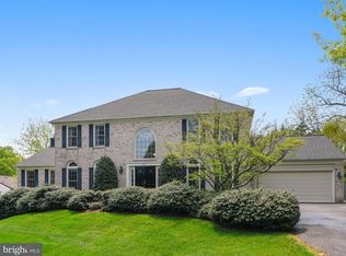 9511 Chestnut Farm Dr, Vienna, VA 22182