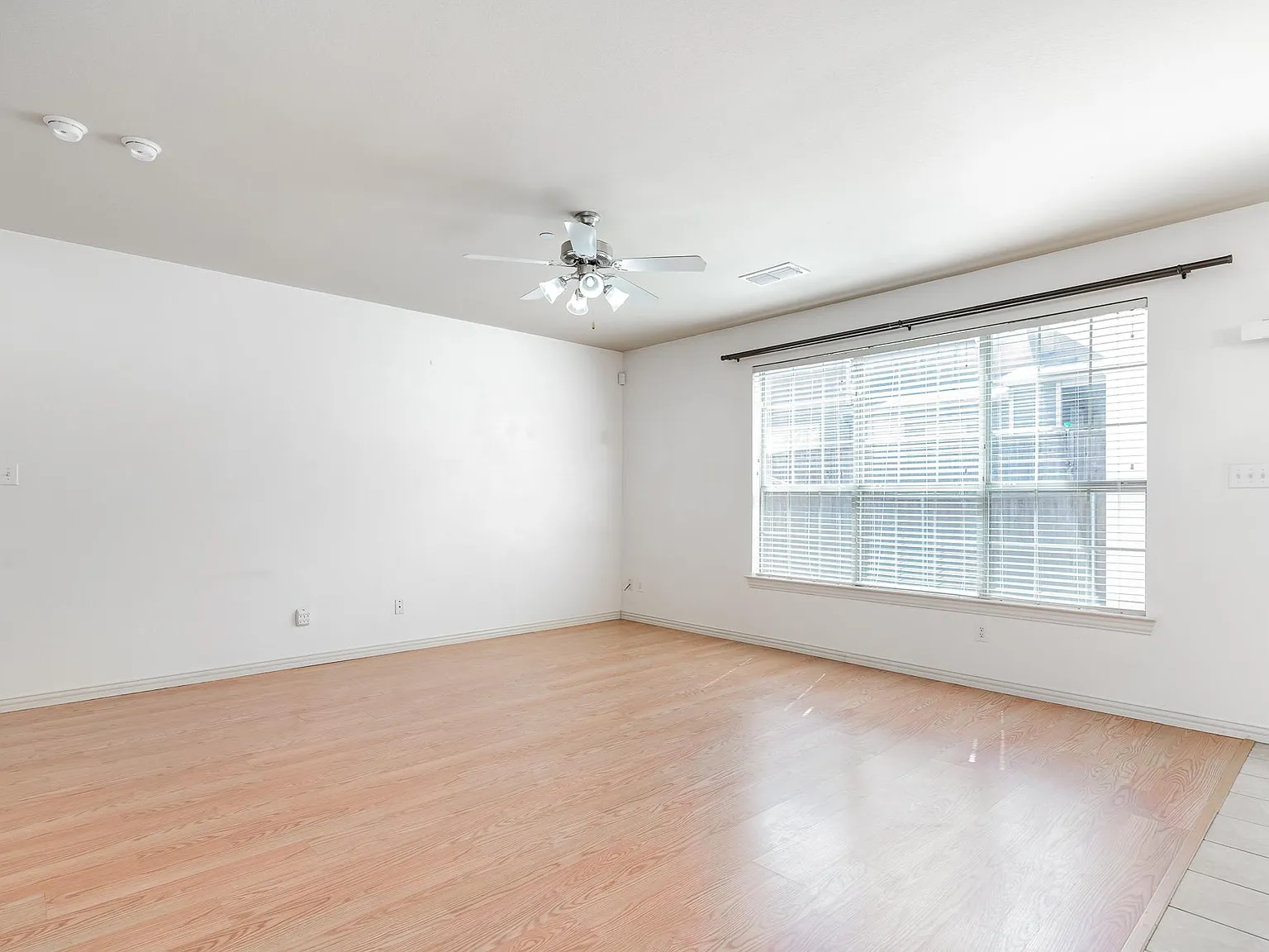 3 bed, 2.5 bath, 1602 sqft, $2,550 — Photo 4